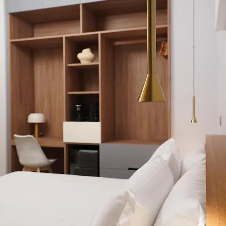 Around 4* نابولي