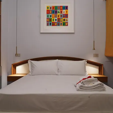 فندق مبيت وإفطار Around نابولي