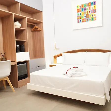 فندق مبيت وإفطار Around نابولي