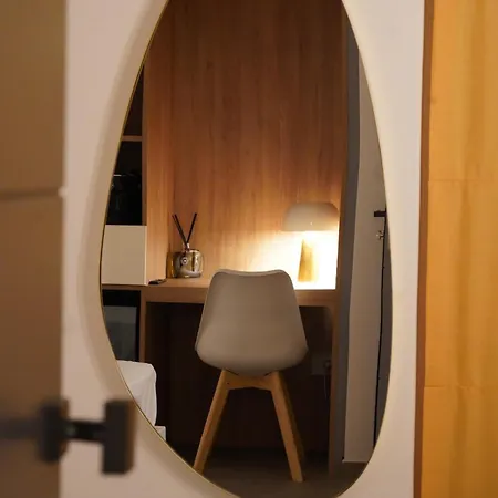 Around 4* نابولي