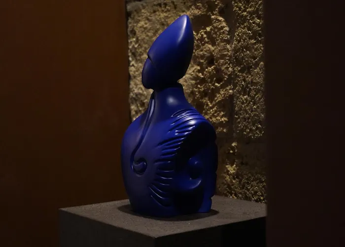 Around 4* نابولي