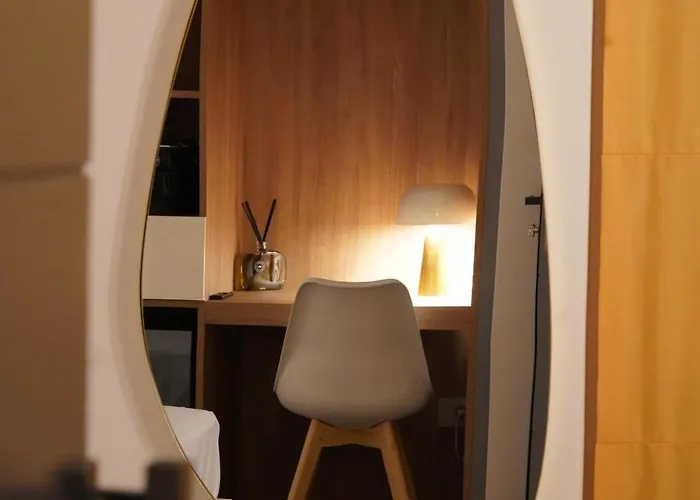 Around 4* نابولي