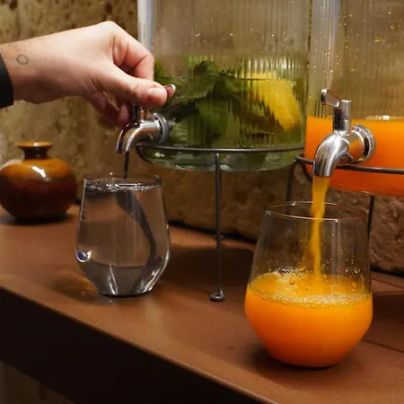 Around فندق مبيت وإفطار 4*