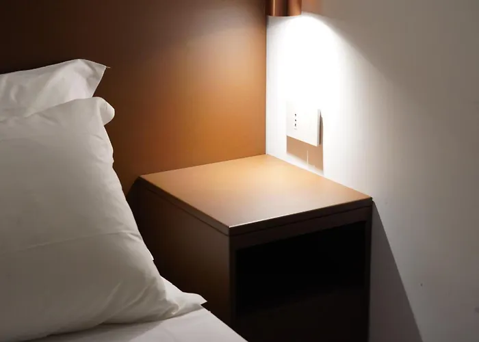 Around Couette-café Naples