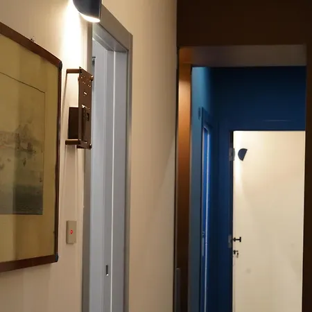 לינה וארוחת בוקר Around 4*