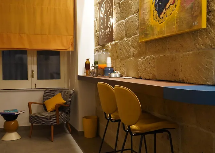 לינה וארוחת בוקר Around