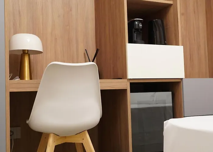 לינה וארוחת בוקר Around 4*