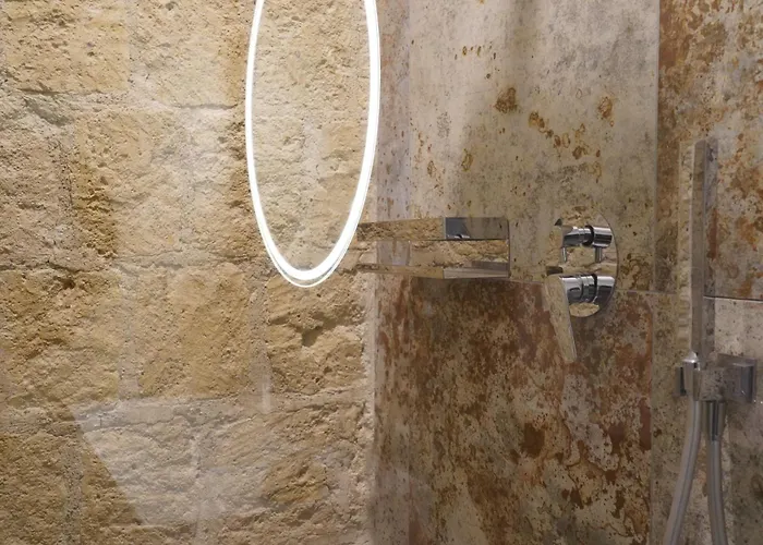 Around 4* נאפולי